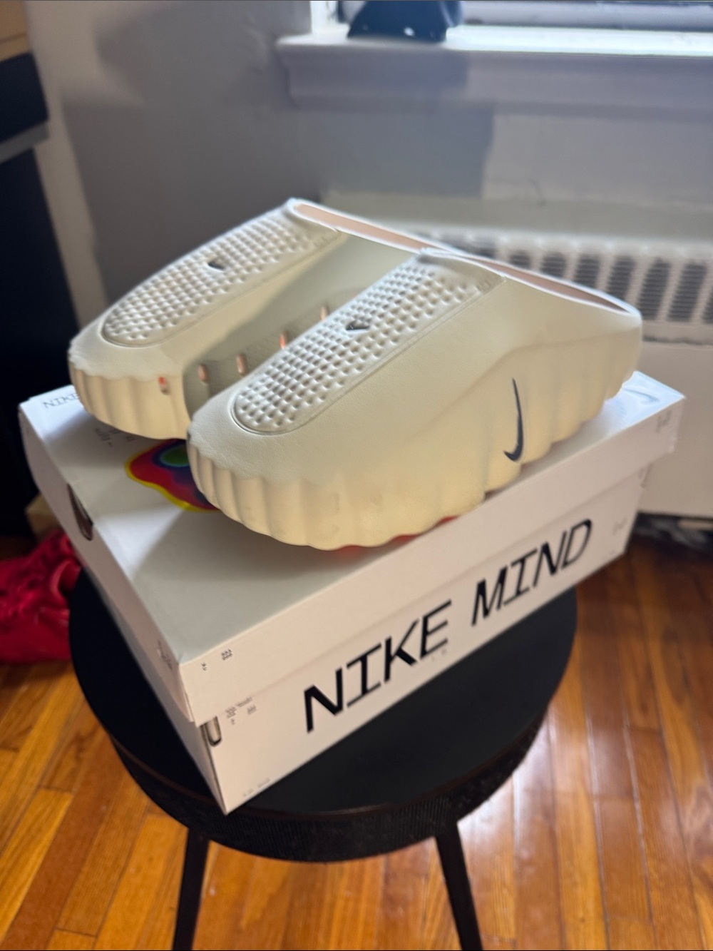 Nike Mind Slides Cream/Off-White Slide Sandals with Navy Swoosh